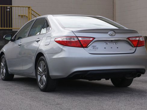 Used 2016 Toyota Camry SE image 7