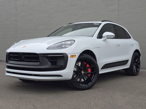 New 2026 Porsche Macan GTS image 1