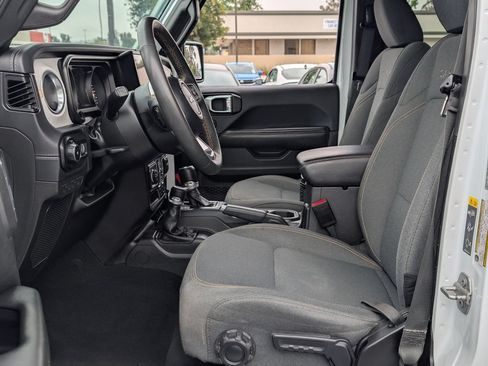 Used 2024 Jeep Wrangler Unlimited Sahara AWD/4WD image 11