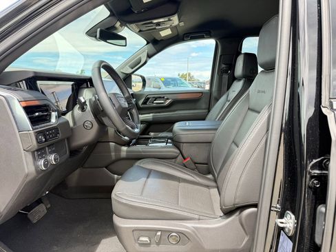 Used 2025 GMC Yukon XL Denali AWD/4WD image 5