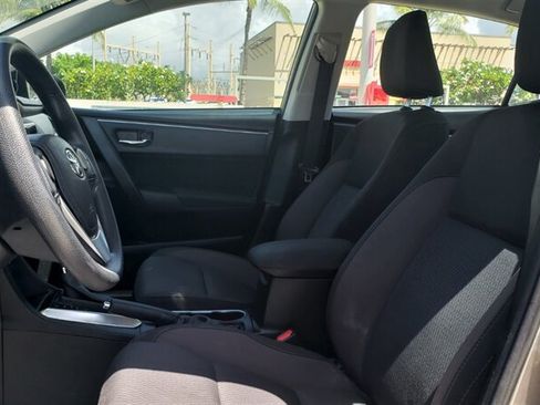 Used 2018 Toyota Corolla LE FWD image 12