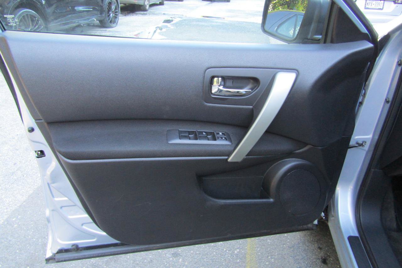 Used 2013 Nissan Rogue S AWD/4WD image 36