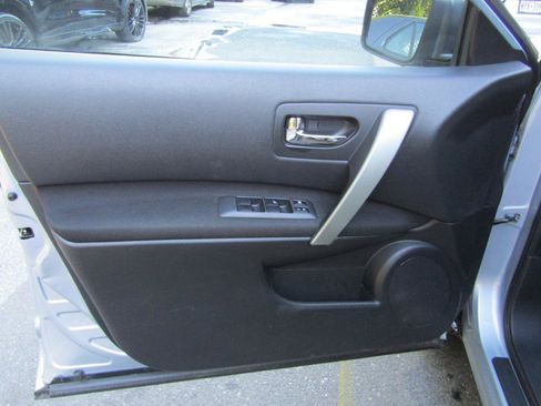 Used 2013 Nissan Rogue S AWD/4WD image 36