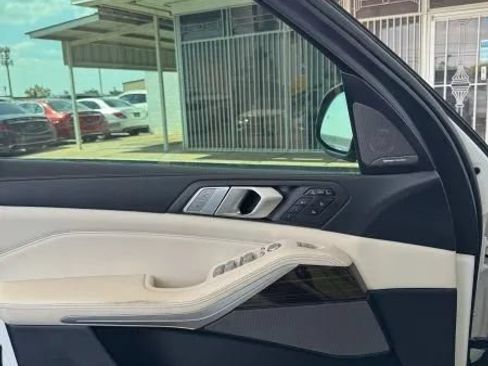 Used 2021 BMW X7 xDrive40i w/ M Sport Package AWD/4WD image 19