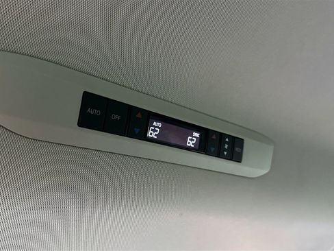 Used 2021 Toyota Sienna XLE AWD/4WD image 26
