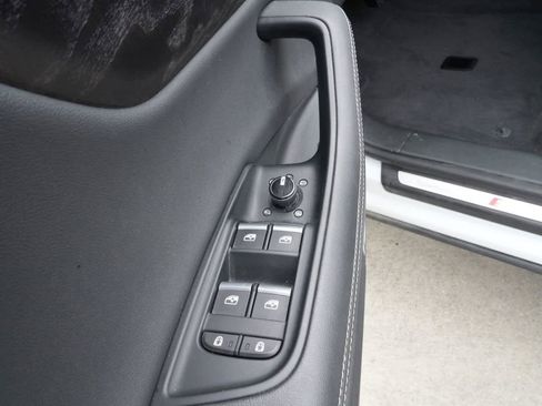 Used 2023 Audi Q8 Premium Plus image 19