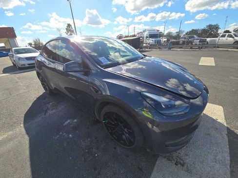 Used 2023 Tesla Model Y Long Range image 3