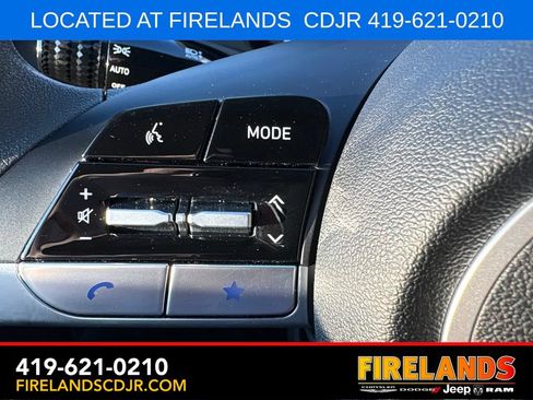Used 2026 Hyundai Elantra SE FWD image 21