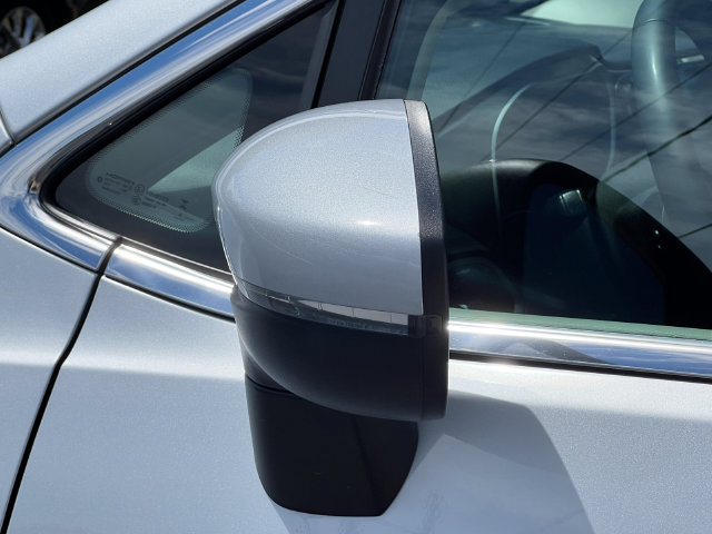 Used 2023 Chrysler Pacifica Touring-L FWD image 39