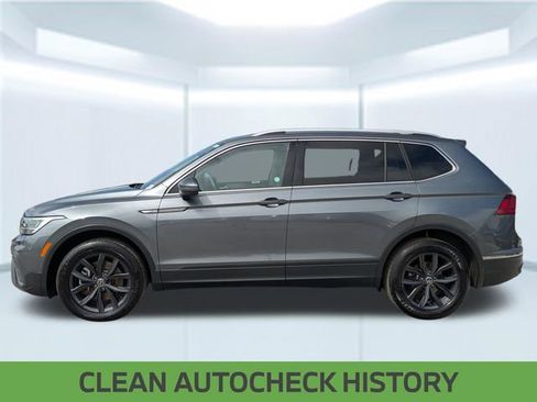 Used 2024 Volkswagen Tiguan SE image 2