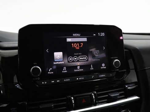 Used 2025 Nissan Pathfinder SV AWD/4WD image 23