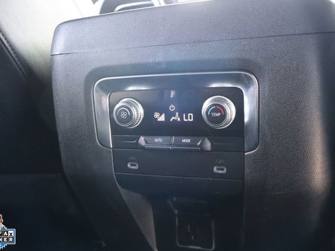 Used 2024 GMC Yukon SLT AWD/4WD image 29