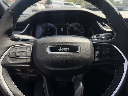 New 2025 Jeep Grand Cherokee Laredo w/ Luxury Tech Group I image 22