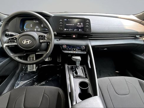 Used 2025 Hyundai Elantra Sport FWD image 7