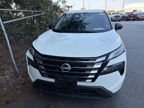 Used 2024 Nissan Rogue S AWD/4WD image 2