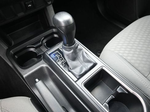 Used 2022 Toyota Tacoma SR AWD/4WD image 32