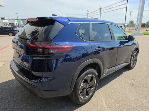 Used 2024 Nissan Rogue SV AWD/4WD image 3