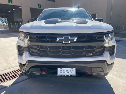 Used 2022 Chevrolet Silverado 1500 LT Trail Boss w/ Convenience Package II image 2