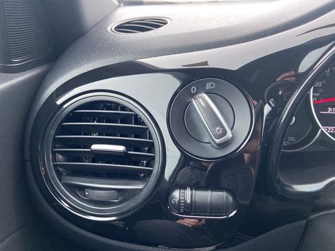 Used 2019 Volkswagen Beetle 2.0T SE FWD image 27