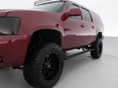 Used 2007 Chevrolet Suburban LT AWD/4WD image 12