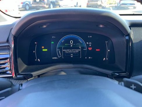 Used 2025 Toyota Camry SE w/ Convenience Package image 20