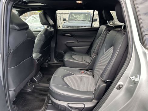 Used 2023 Toyota Highlander XSE AWD/4WD image 14