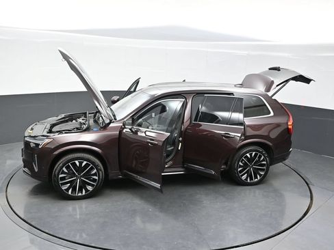 Used 2025 Volvo XC90 B5 Ultra AWD/4WD image 42