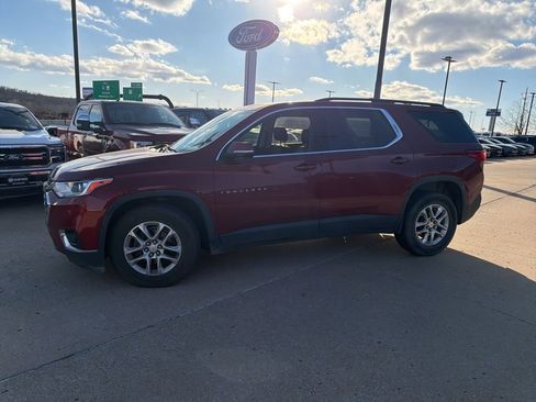 Used 2020 Chevrolet Traverse LT image 3