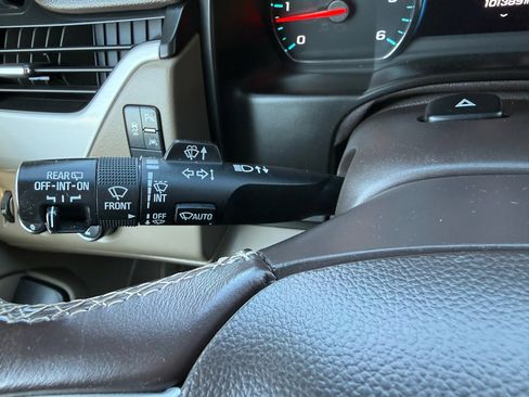 Used 2017 GMC Yukon SLT w/ Enhanced Security Package image 27