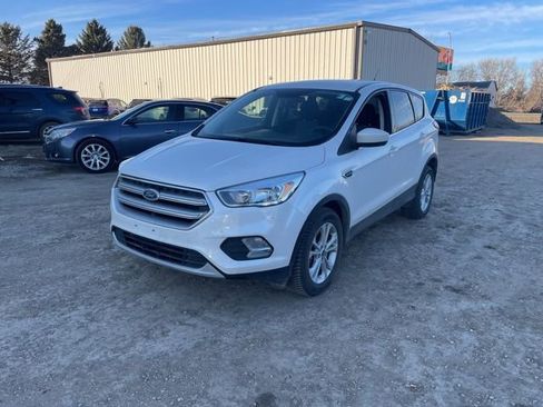 Used 2017 Ford Escape SE image 3