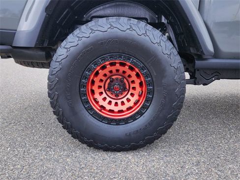 Used 2022 Jeep Gladiator Rubicon w/ Cold Weather Group image 9