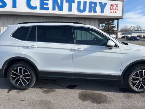 Used 2021 Volkswagen Tiguan SE FWD image 17