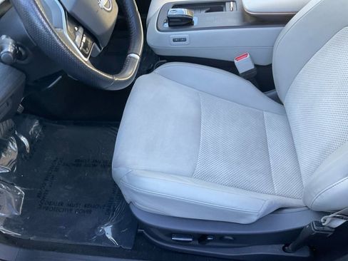 Used 2023 Nissan Ariya FWD image 11