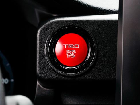 Certified 2025 Toyota Tacoma TRD Off-Road AWD/4WD image 37