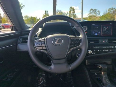 Used 2022 Lexus ES 300h w/ Accessory Package image 16