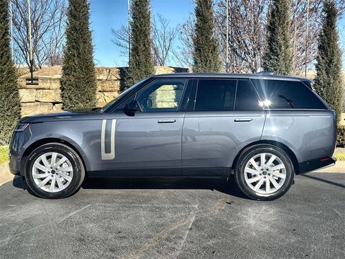 New 2026 Land Rover Range Rover SE image 2