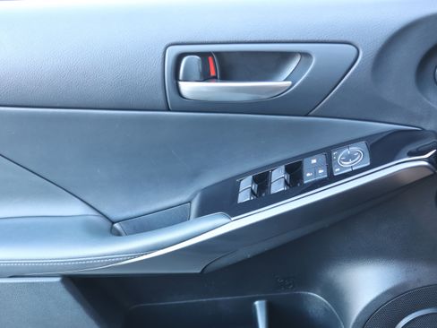 Used 2022 Lexus IS 300 image 12