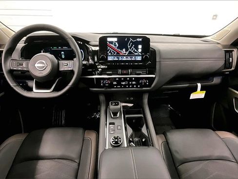 New 2025 Nissan Pathfinder Platinum w/ Lighting Package (N93) image 5