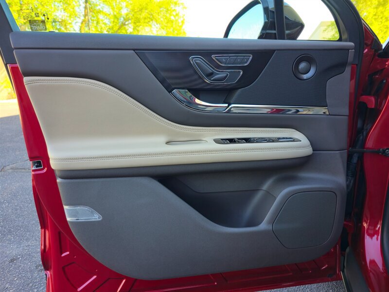 Used 2020 Lincoln Corsair Reserve FWD image 10