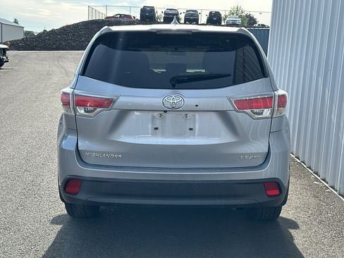 Used 2016 Toyota Highlander Plus AWD/4WD image 6