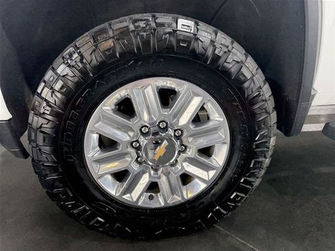 Used 2022 Chevrolet Silverado 2500 High Country w/ Z71 Off-Road Package AWD/4WD image 12