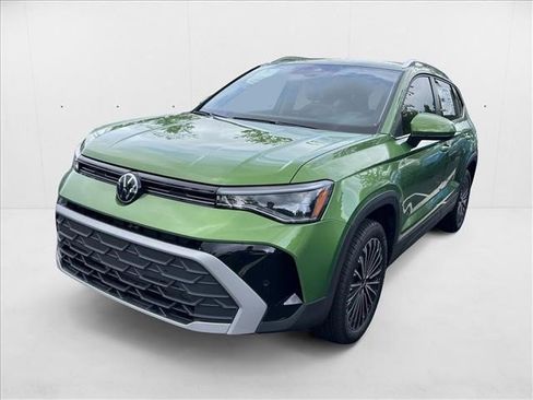 New 2025 Volkswagen Taos SE image 1