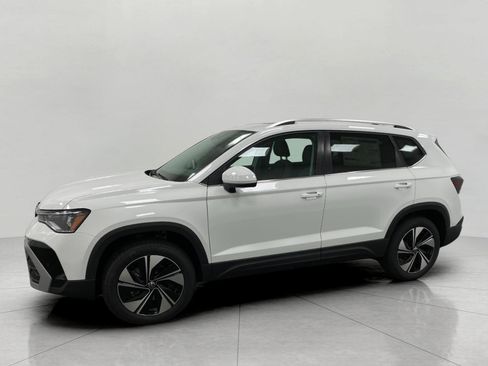 New 2026 Volkswagen Taos SE FWD image 15