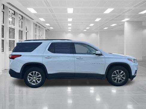Used 2019 Chevrolet Traverse LT image 2