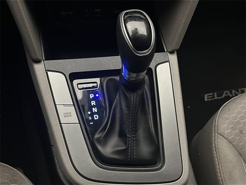 Certified 2020 Hyundai Elantra SEL image 17