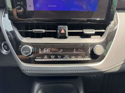 Used 2023 Toyota Corolla SE w/ SE Premium Package FWD image 34