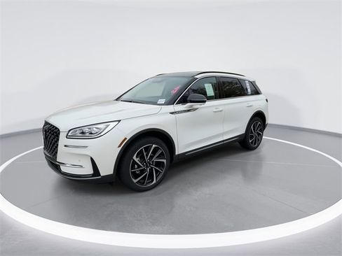 New 2026 Lincoln Corsair Reserve image 4