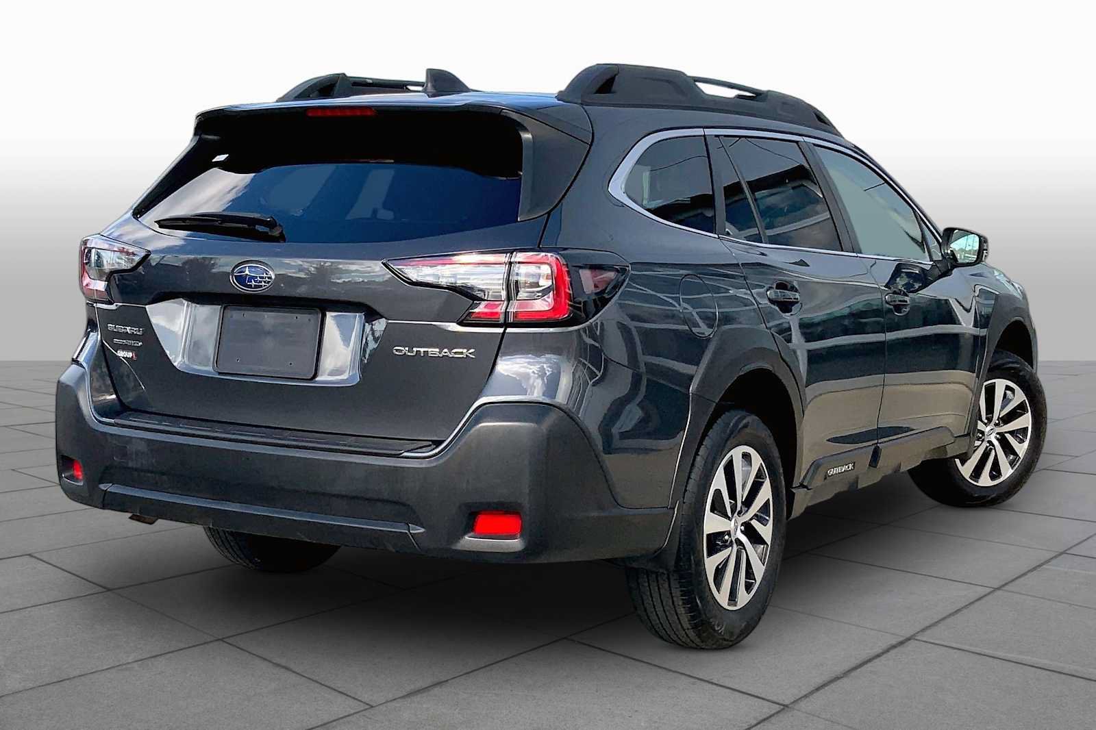 Used 2024 Subaru Outback Premium AWD/4WD image 13