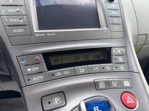 Used 2015 Toyota Prius Three image 20