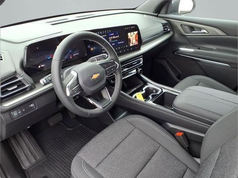 Used 2025 Chevrolet Traverse LT w/ Driver Confidence Package FWD image 19